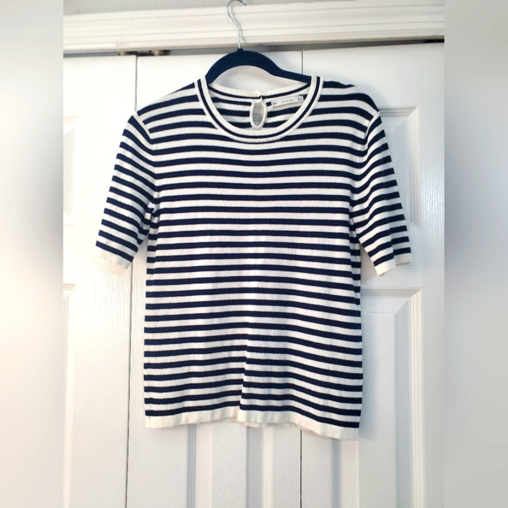BRAND NEW ZARA KNIT SWEATER TOP. Comes without tag.